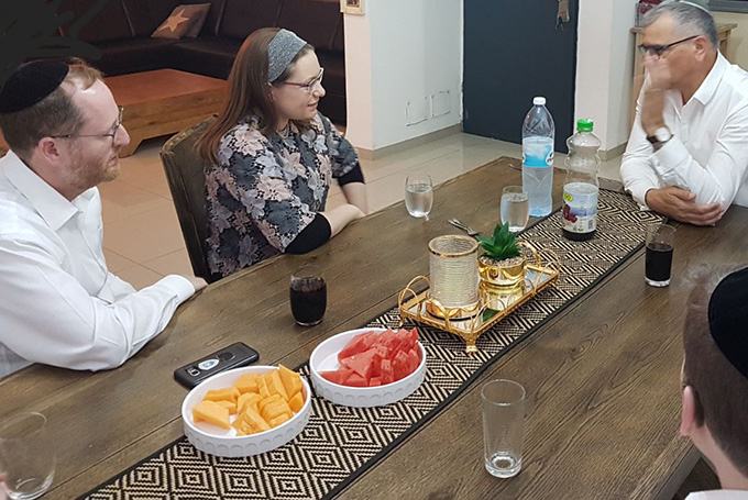 בית שאן: עונג שבת עם סיון רהב ובעלה ידידיה מאיר